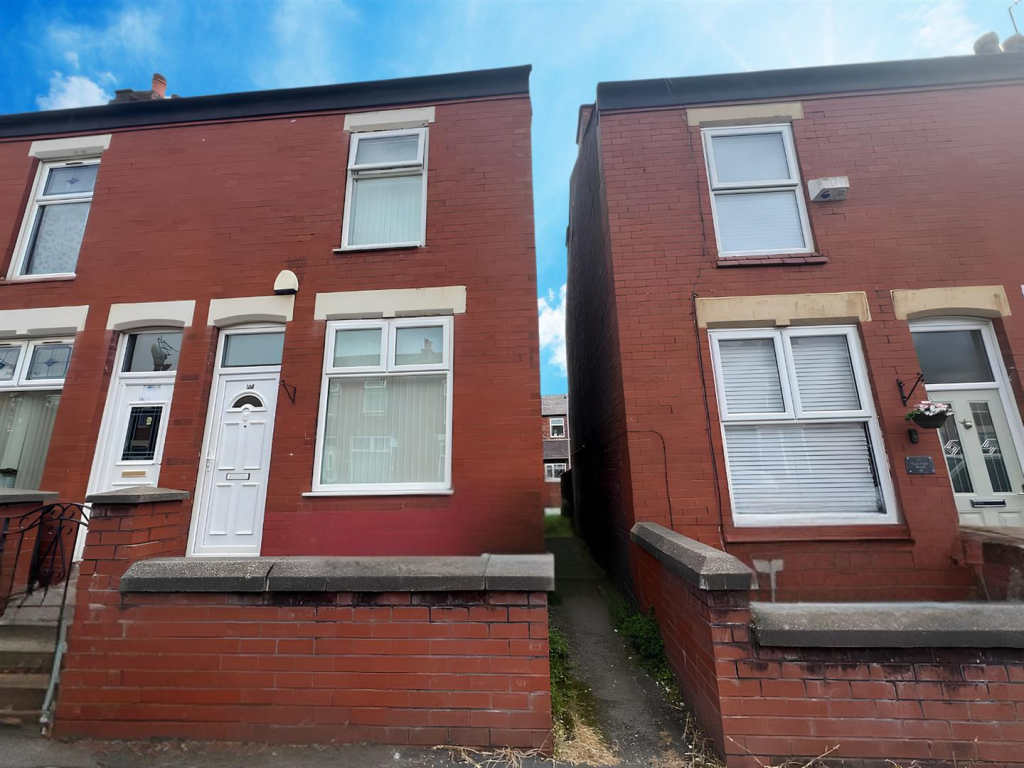 2 bed End of Terrace for rent in Stockport. From Spencer Harvey