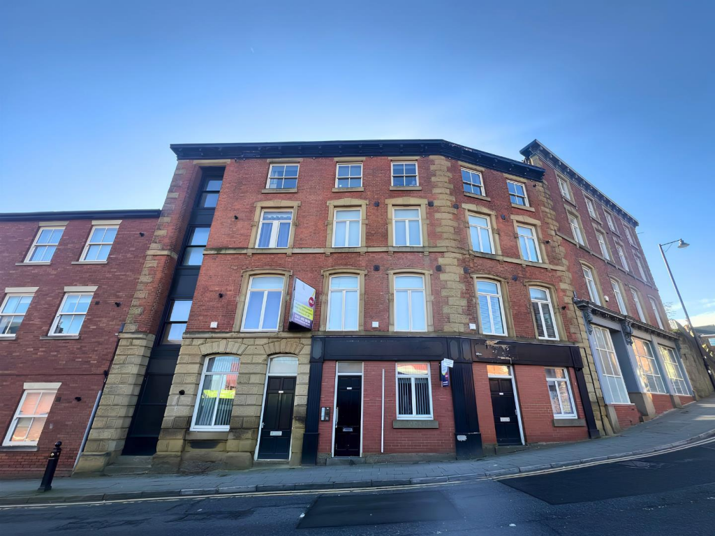 2 bed Detached for rent in Stockport. From Spencer Harvey 2 bed Detached for rent in Stockport. From Spencer Harvey