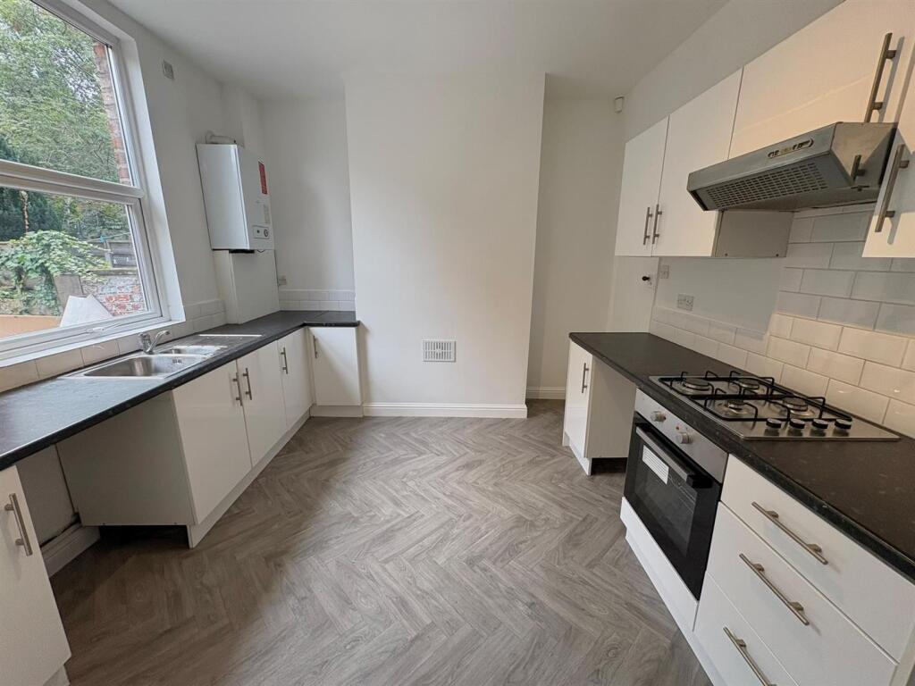 2 bed Mid Terraced House for rent in Stockport. From Spencer Harvey