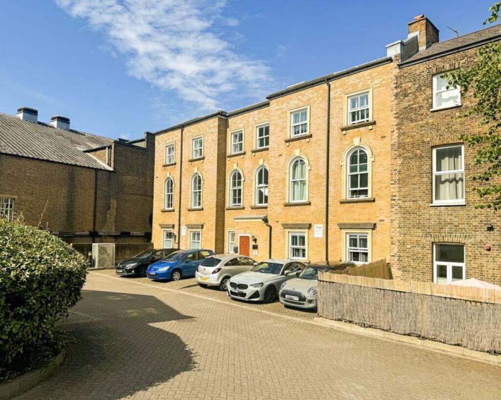 2 bed 1st Floor Flat for rent in Catford. From Stanford Estates - Forest Hill