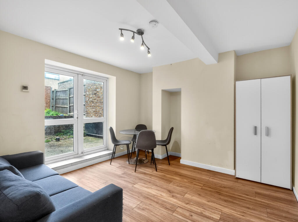 2 bed Apartment for rent in London. From Stirling Ackroyd - Clapton