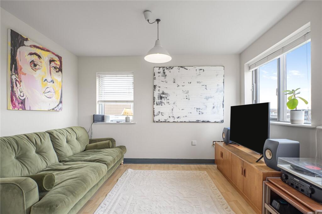 1 bed Penthouse for rent in Hackney. From Stirling Ackroyd - Clapton