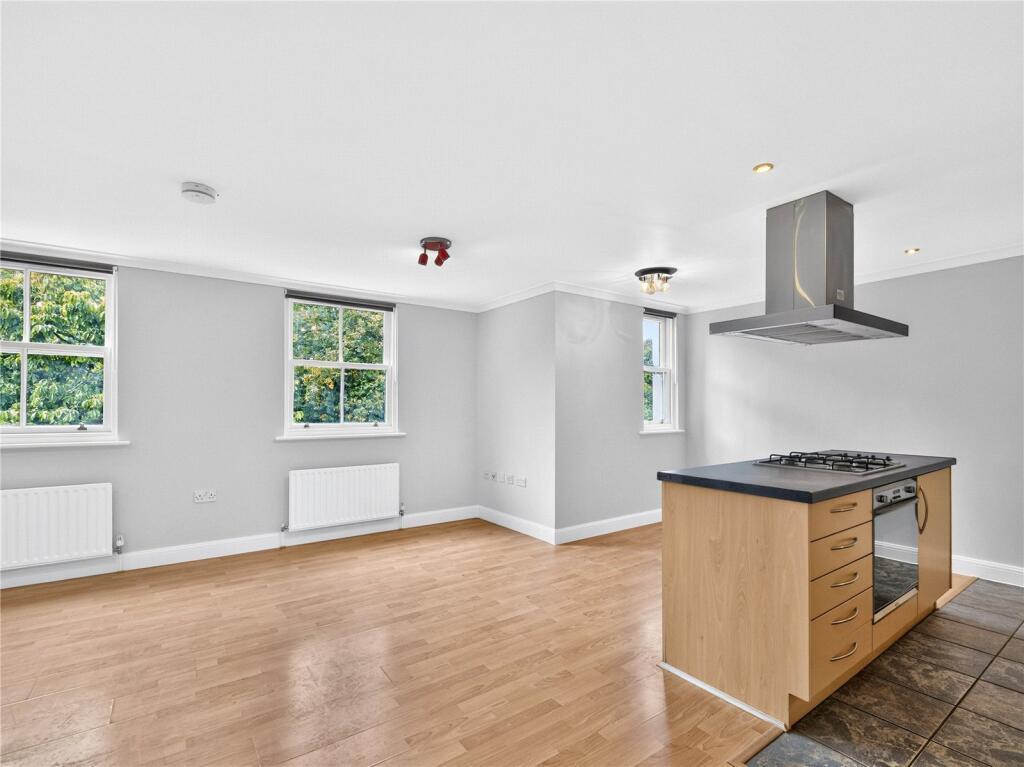 2 bed Apartment for rent in Hackney. From Stirling Ackroyd - Clapton