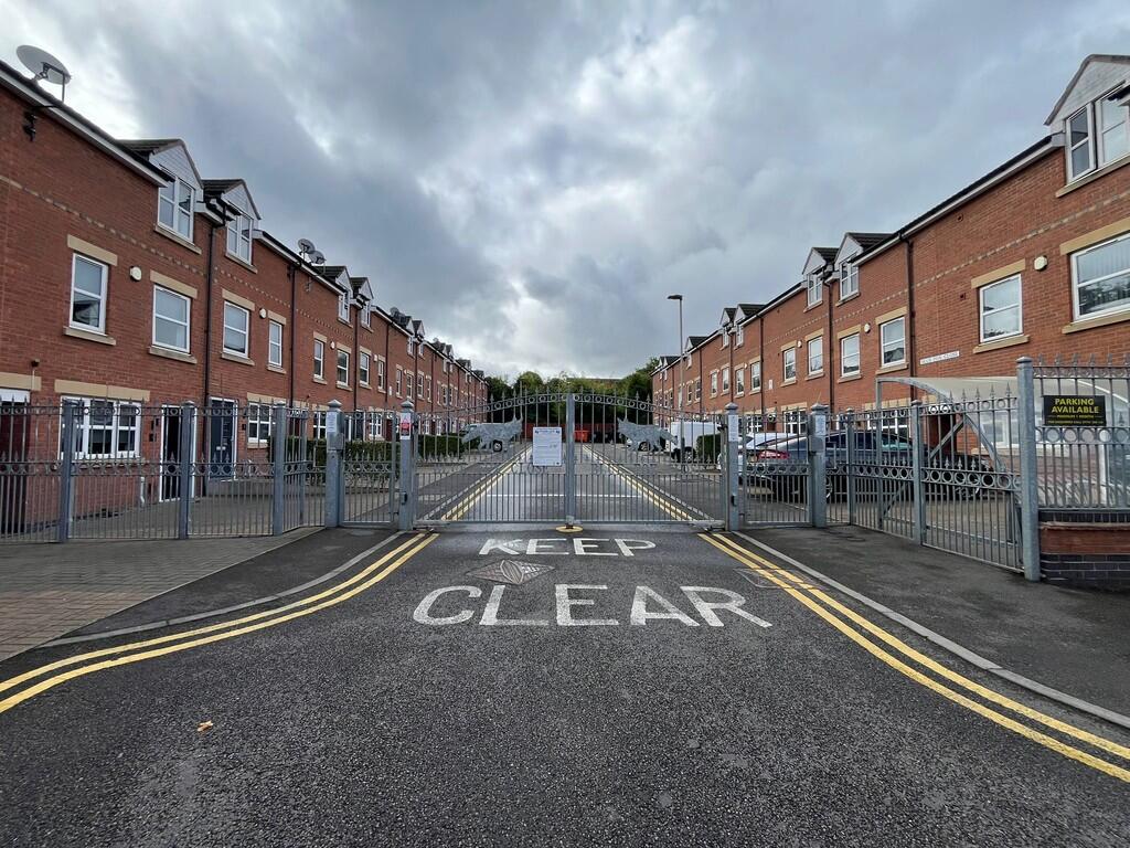 4 bed Town House for rent in Leicester. From Keywest Estate Agents - Leicester