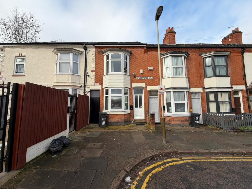 1 bed Bedsit for rent in Leicester Forest East. From Keywest Estate Agents - Leicester