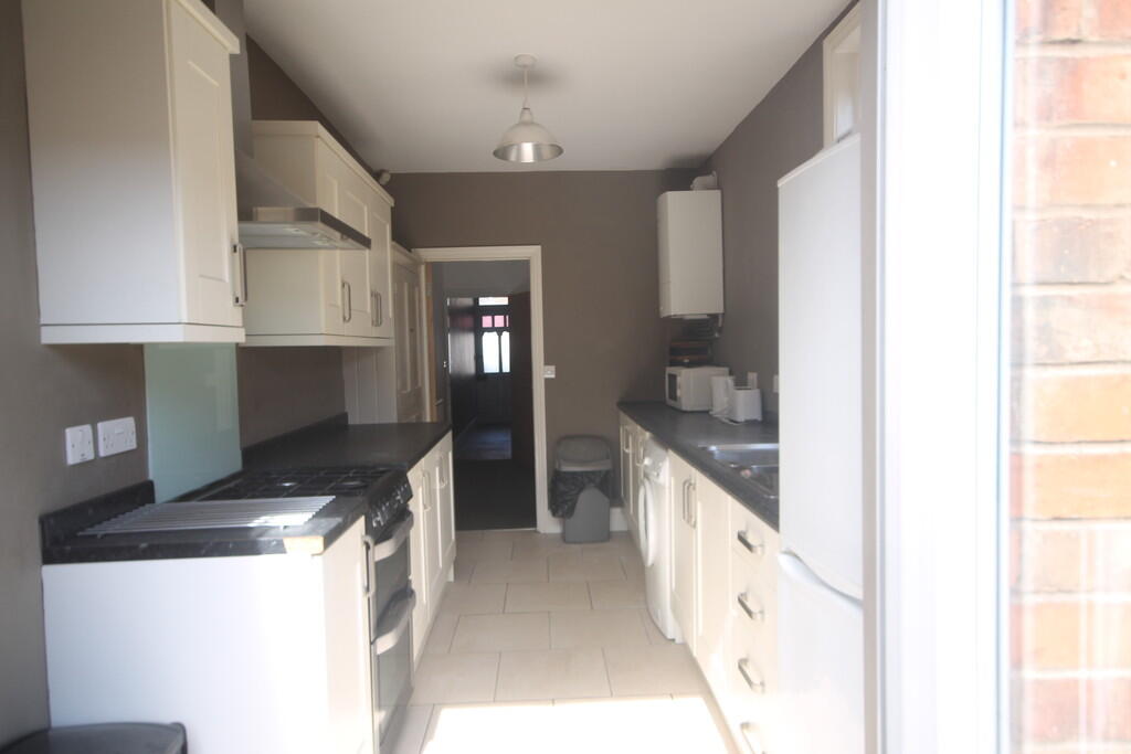 3 bed Mid Terraced House for rent in Leicester. From Keywest Estate Agents - Leicester