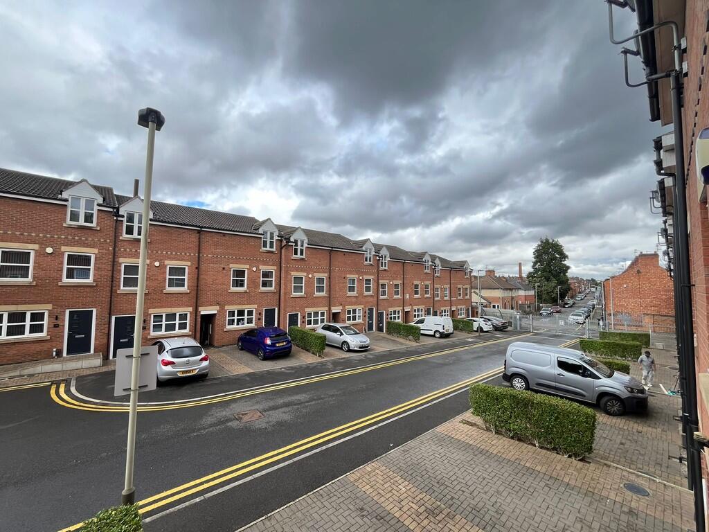 4 bed Town House for rent in Leicester. From Keywest Estate Agents - Leicester