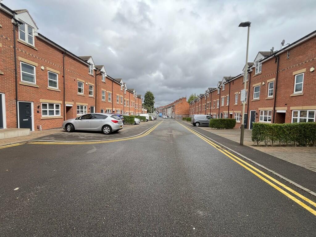 4 bed Town House for rent in Leicester. From Keywest Estate Agents - Leicester