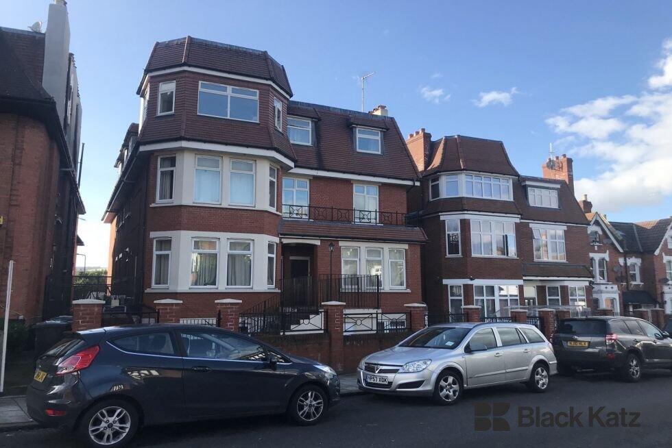 3 bed 1st Floor Flat for rent in Streatham. From Black Katz - London Bridge