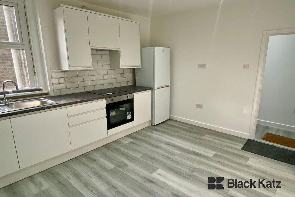 3 bed 1st Floor Flat for rent in Camberwell. From Black Katz - London Bridge