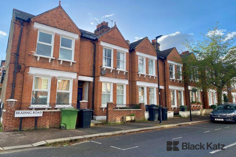 3 bed 1st Floor Flat for rent in Clapham. From Black Katz - London Bridge