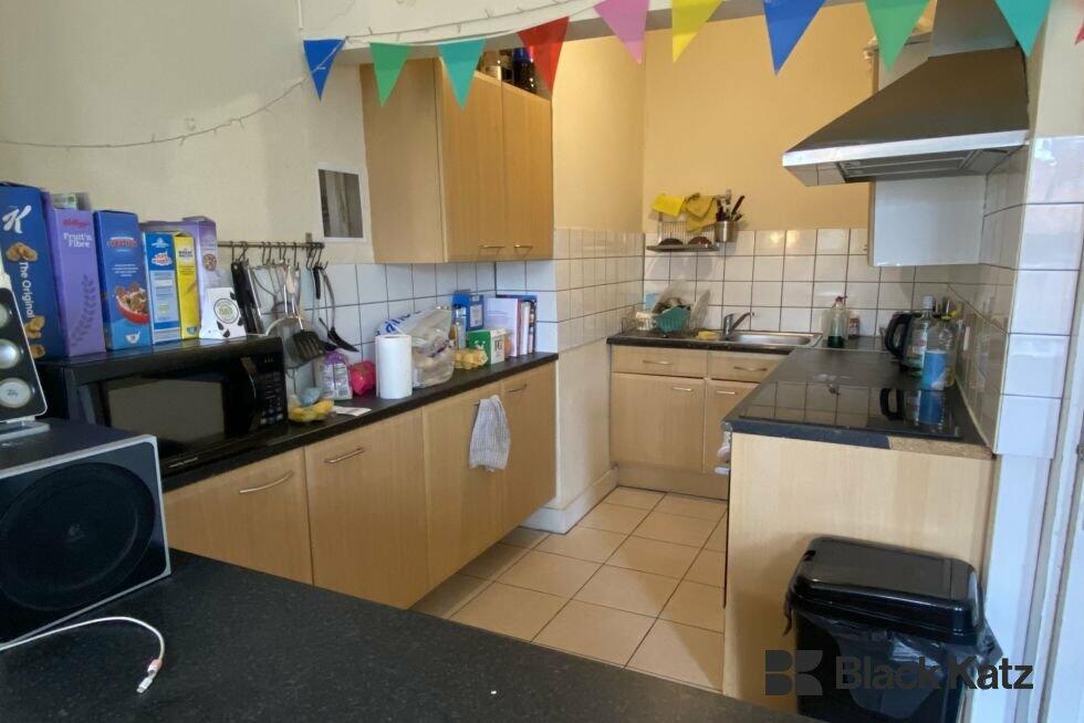 4 bed 1st Floor Flat for rent in Clapham. From Black Katz - London Bridge