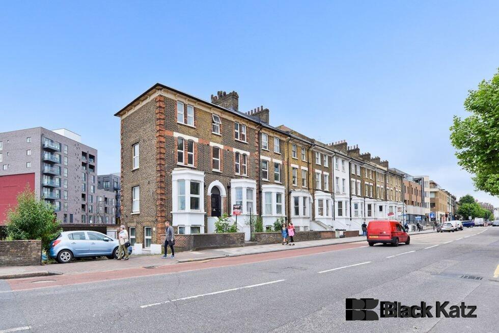 4 bed 1st Floor Flat for rent in Battersea. From Black Katz - London Bridge