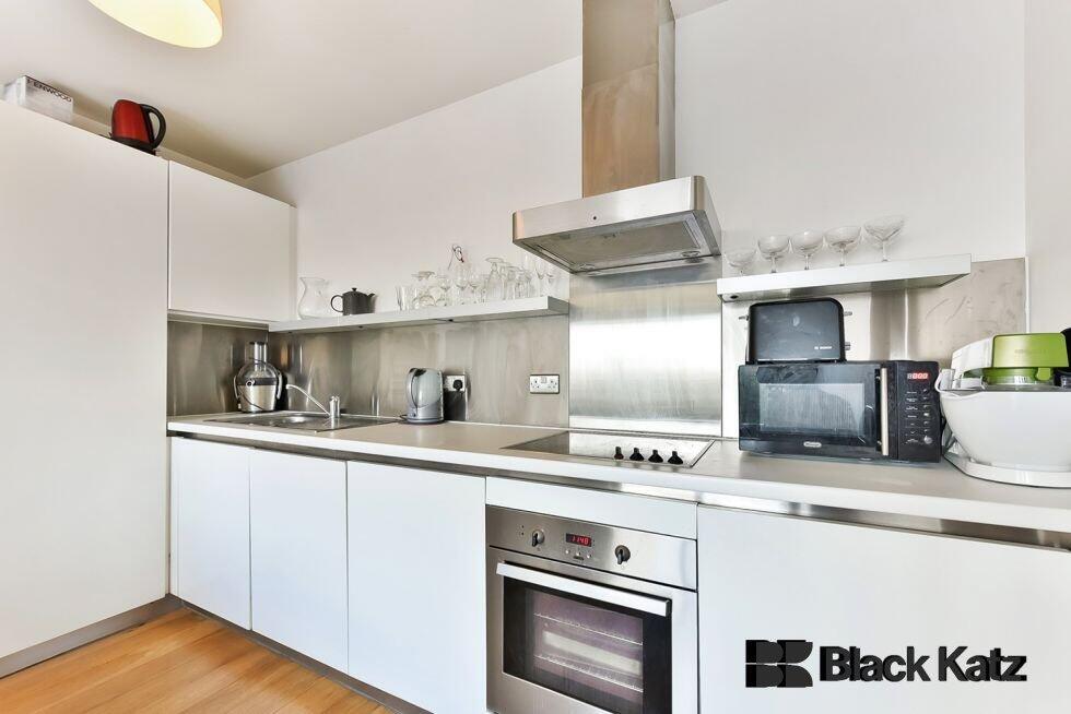 2 bed 1st Floor Flat for rent in Camberwell. From Black Katz - London Bridge
