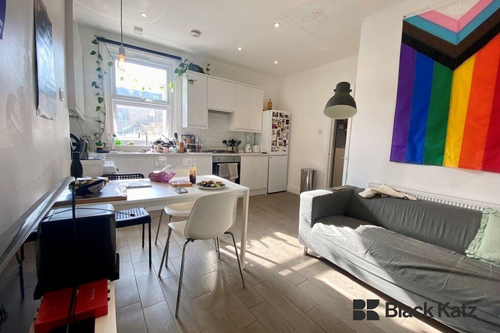 3 bed 1st Floor Flat for rent in Camberwell. From Black Katz - London Bridge