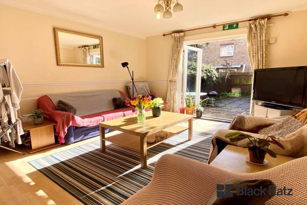 4 bed 1st Floor Flat for rent in Camberwell. From Black Katz - London Bridge