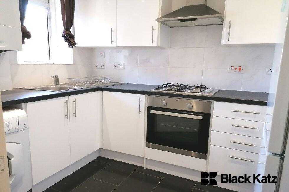 3 bed 1st Floor Flat for rent in Camberwell. From Black Katz - London Bridge