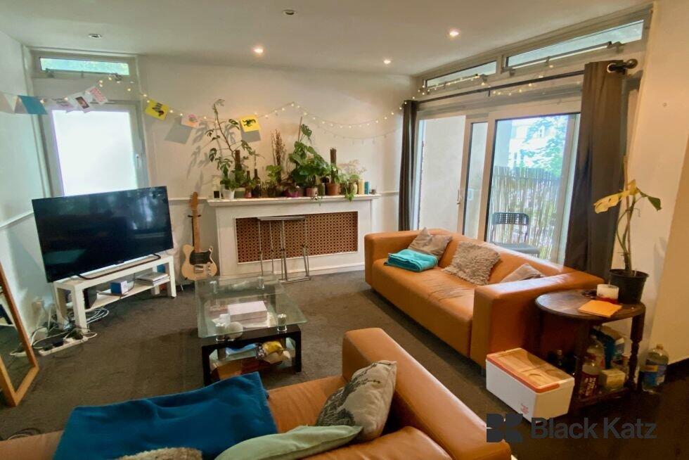 4 bed 1st Floor Flat for rent in Clapham. From Black Katz - London Bridge