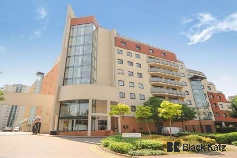 2 bed 1st Floor Flat for rent in Woolwich. From Black Katz - London Bridge 2 bed 1st Floor Flat for rent in Woolwich. From Black Katz - London Bridge