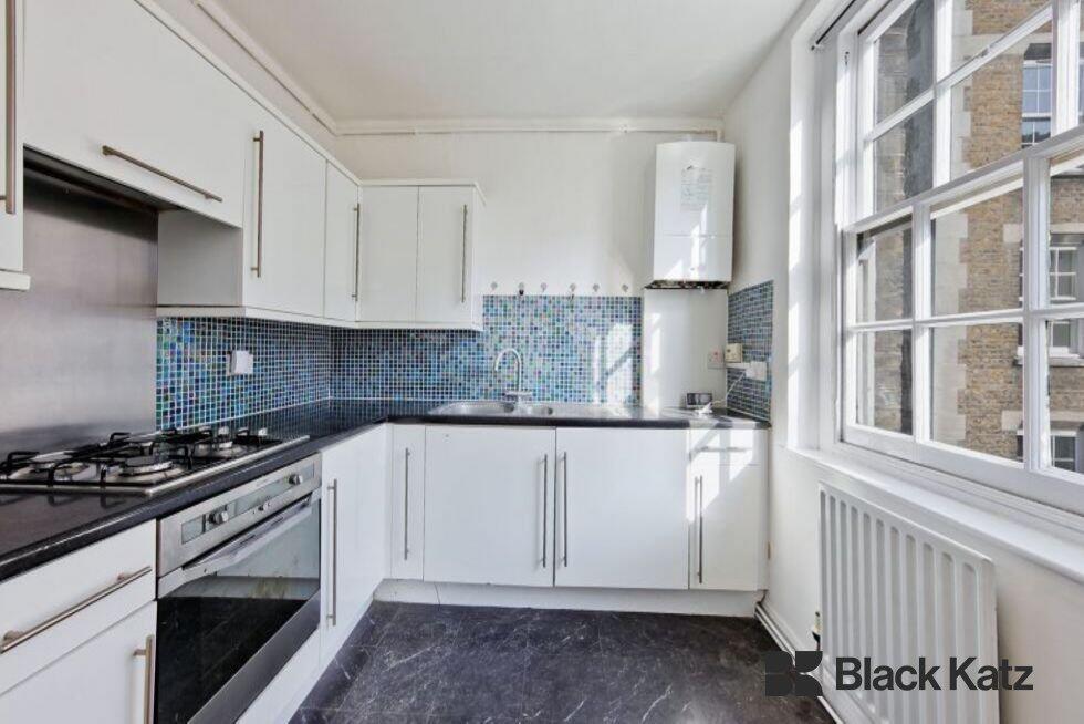 3 bed 1st Floor Flat for rent in Camberwell. From Black Katz - London Bridge