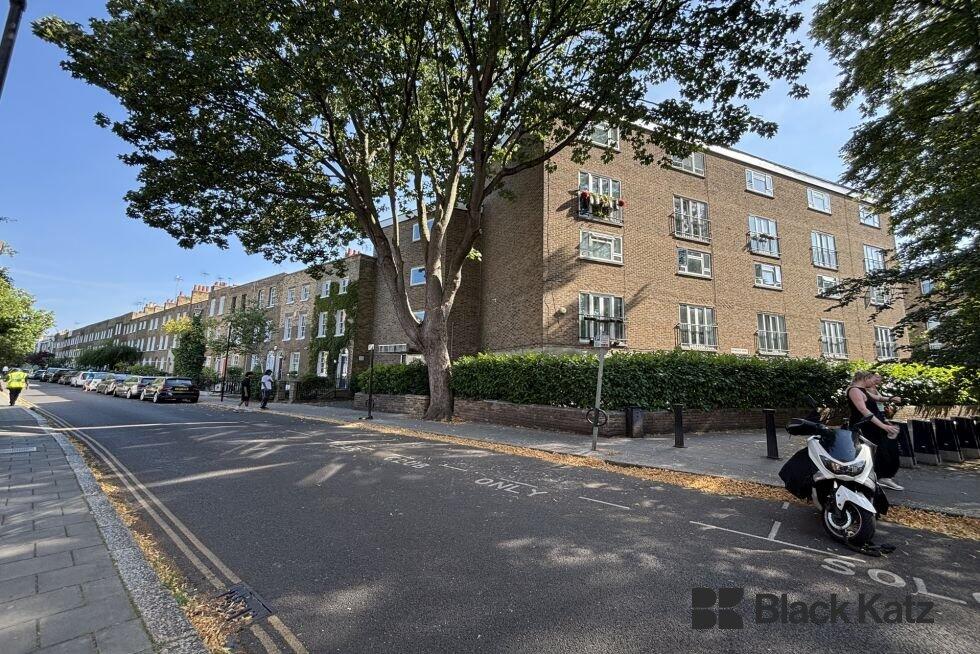 3 bed 1st Floor Flat for rent in Camberwell. From Black Katz - London Bridge 3 bed 1st Floor Flat for rent in Camberwell. From Black Katz - London Bridge