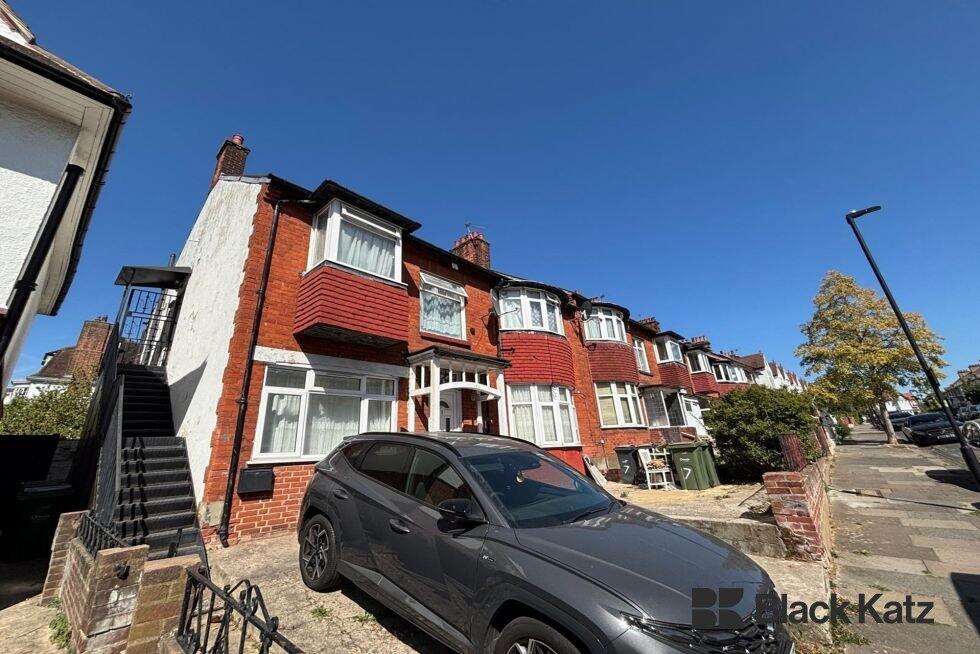 2 bed 1st Floor Flat for rent in Streatham. From Black Katz - London Bridge 2 bed 1st Floor Flat for rent in Streatham. From Black Katz - London Bridge