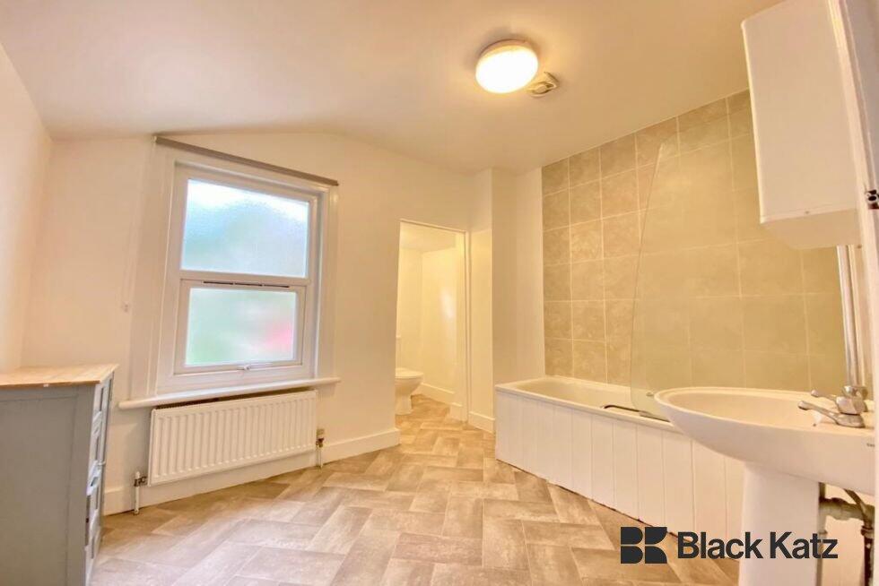 5 bed Mid Terraced House for rent in Bermondsey. From Black Katz - London Bridge