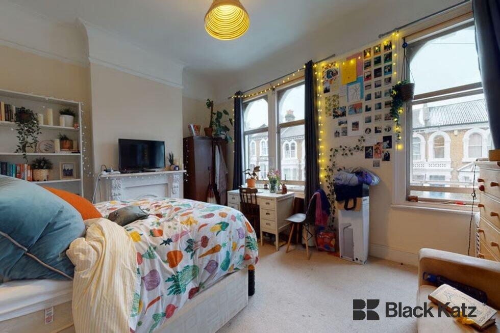 6 bed Mid Terraced House for rent in Camberwell. From Black Katz - London Bridge 6 bed Mid Terraced House for rent in Camberwell. From Black Katz - London Bridge