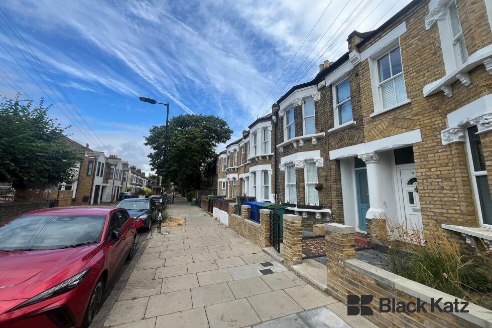 5 bed Mid Terraced House for rent in Camberwell. From Black Katz - London Bridge