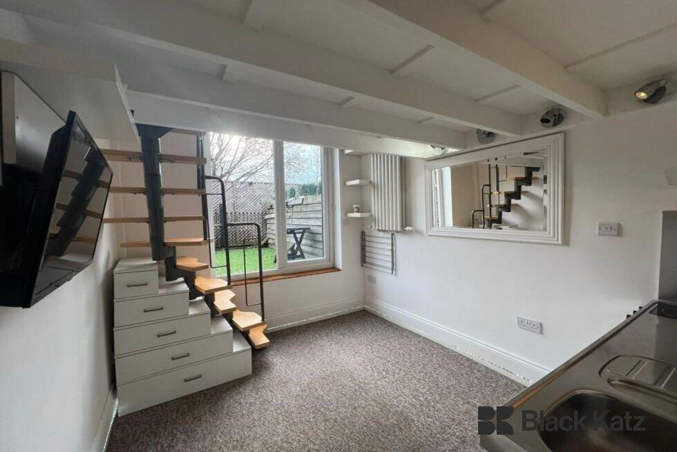 4 bed 1st Floor Flat for rent in Clapham. From Black Katz - London Bridge
