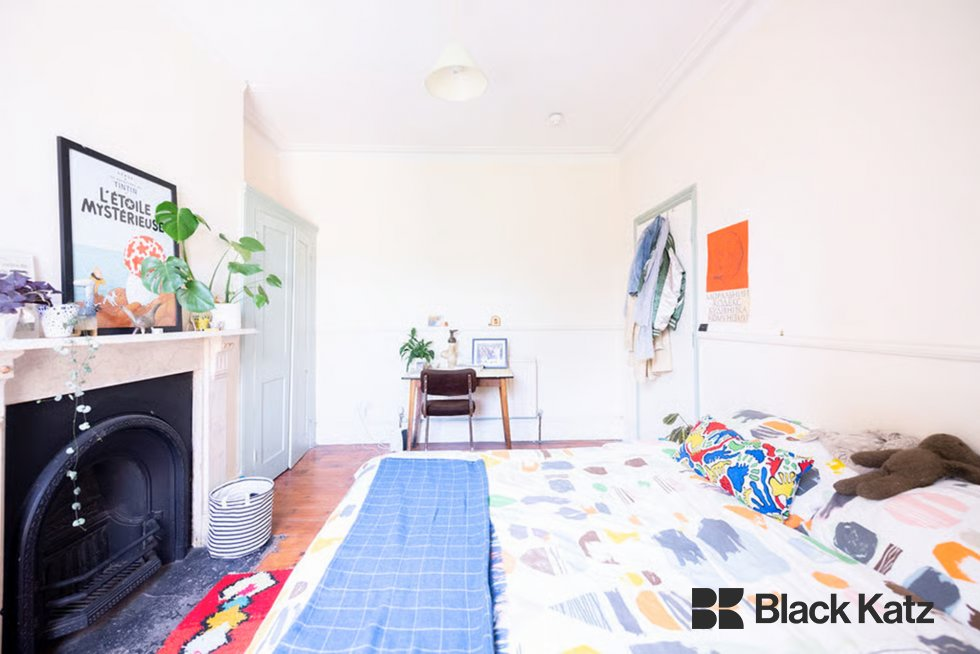 6 bed Mid Terraced House for rent in Camberwell. From Black Katz - London Bridge