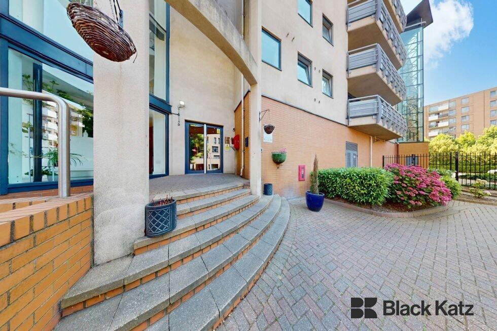 2 bed 1st Floor Flat for rent in Woolwich. From Black Katz - London Bridge