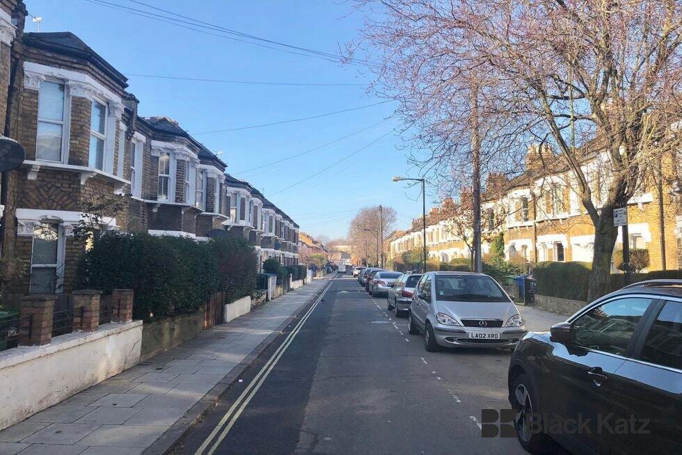 5 bed Mid Terraced House for rent in Camberwell. From Black Katz - London Bridge