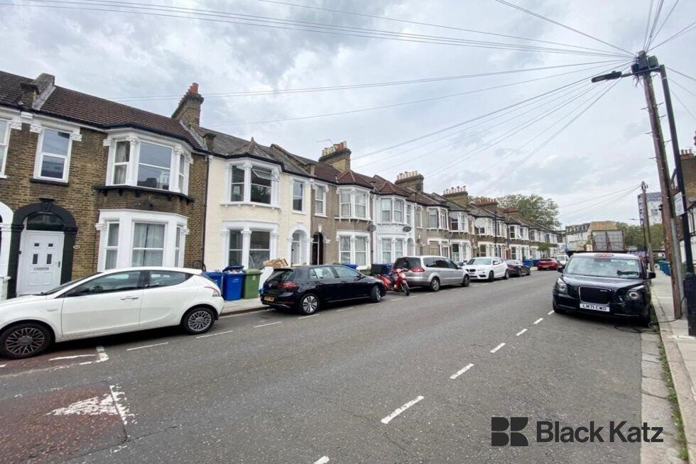 4 bed Mid Terraced House for rent in Bermondsey. From Black Katz - London Bridge