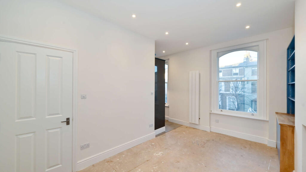 1 bed 1st Floor Flat for rent in London. From Susan Metcalfe Residential