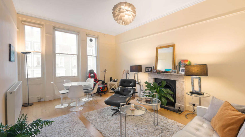 2 bed 1st Floor Flat for rent in London. From Susan Metcalfe Residential