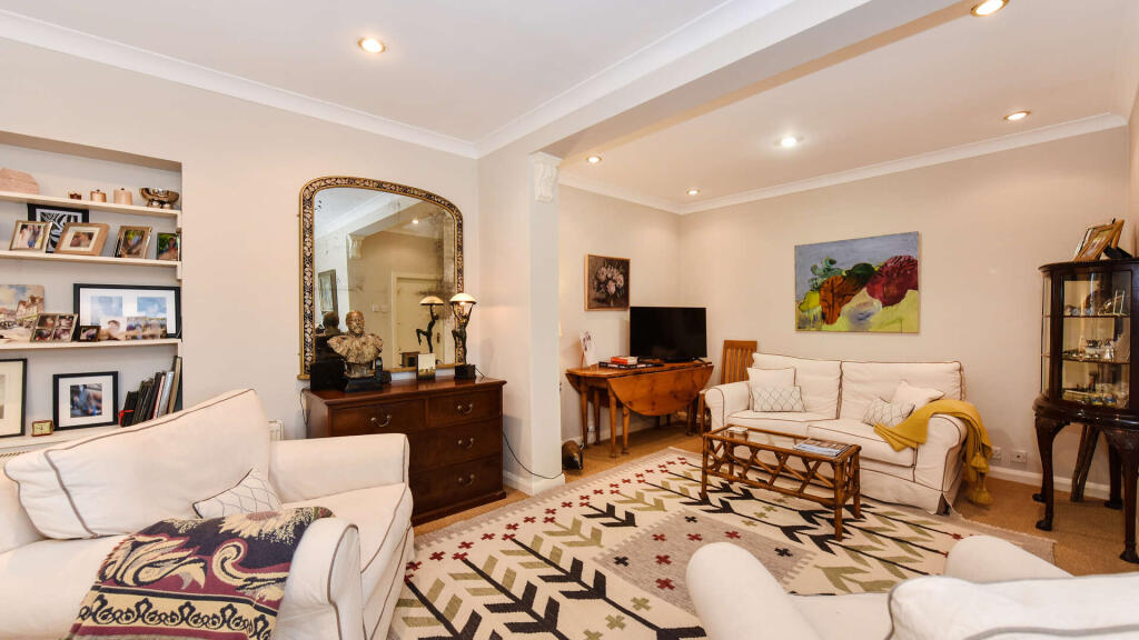 2 bed Mews for rent in London. From Susan Metcalfe Residential