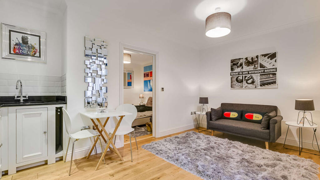 1 bed 1st Floor Flat for rent in Chelsea. From Susan Metcalfe Residential
