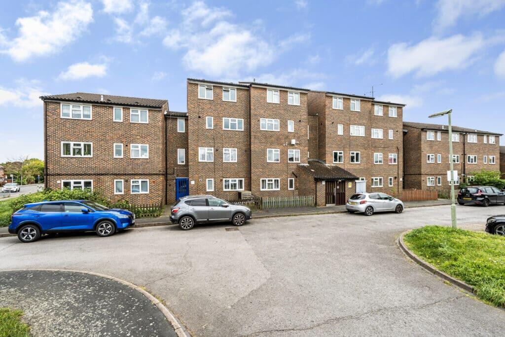 3 bed Apartment for rent in Walton-on-Thames. From Swift Property