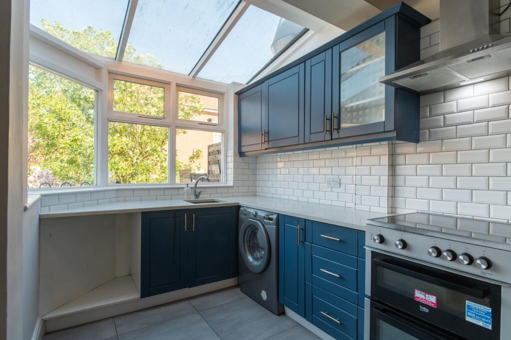 2 bed Apartment for rent in Esher. From Swift Property