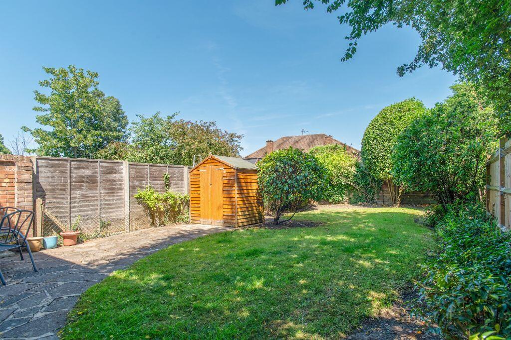 2 bed 1st Floor Flat for rent in Thames Ditton. From Swift Property
