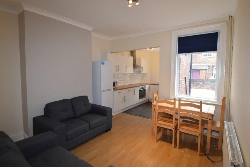 3 bed House Share for rent in Long Line. From Dove Properties - Sheffield