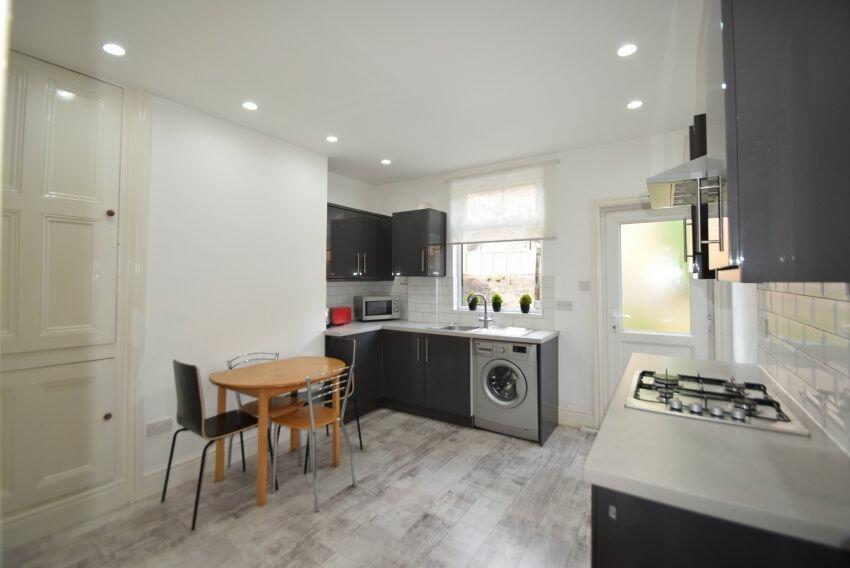 4 bed House Share for rent in Long Line. From Dove Properties - Sheffield
