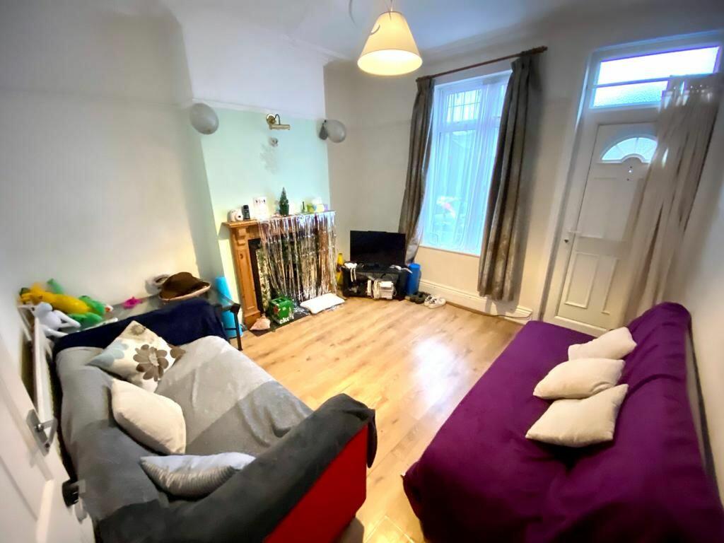 4 bed House Share for rent in Long Line. From Dove Properties - Sheffield