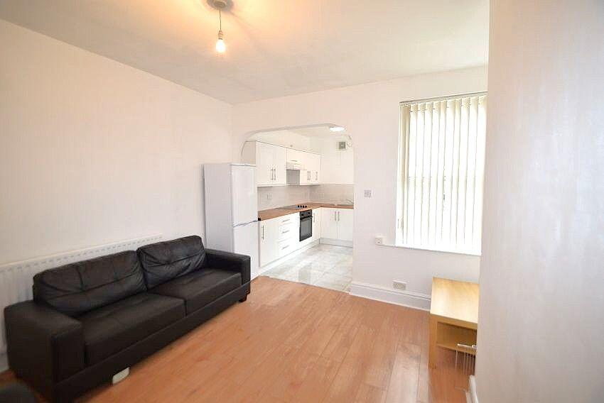 5 bed House Share for rent in Long Line. From Dove Properties - Sheffield