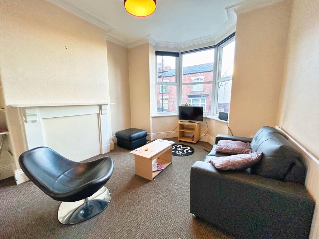 4 bed House Share for rent in Long Line. From Dove Properties - Sheffield