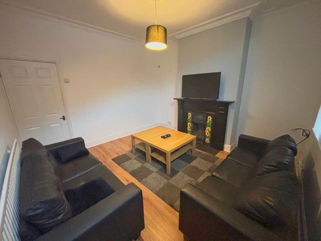 4 bed House Share for rent in Long Line. From Dove Properties - Sheffield