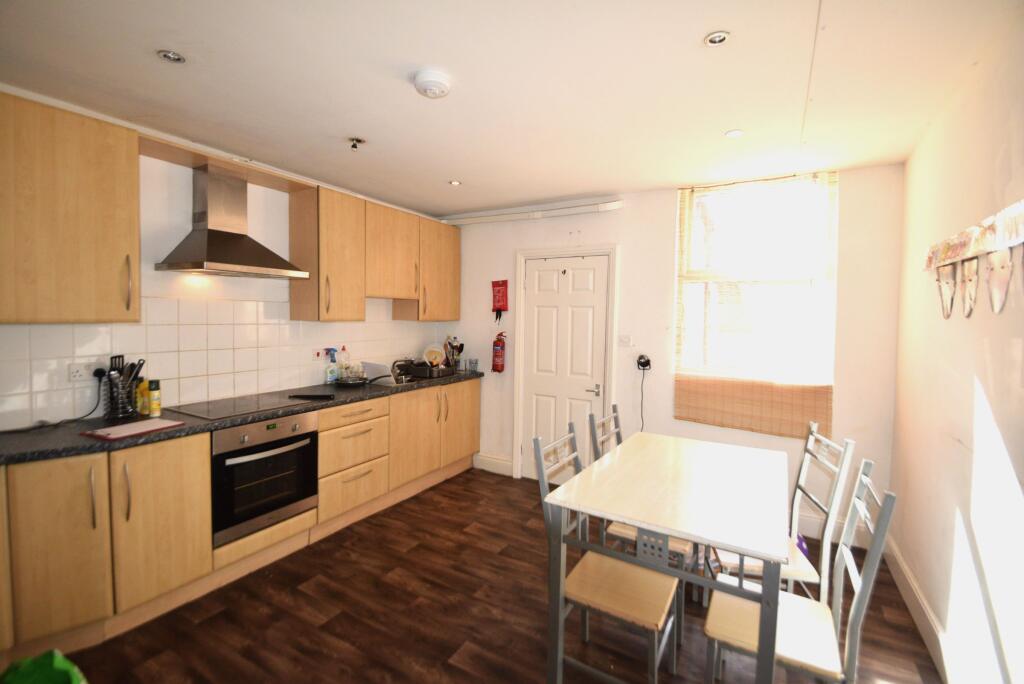 4 bed House Share for rent in Long Line. From Dove Properties - Sheffield