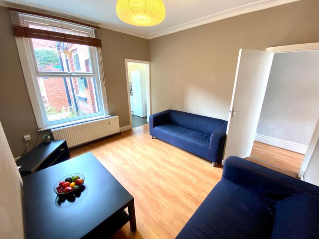 4 bed Mid Terraced House for rent in Long Line. From Dove Properties - Sheffield