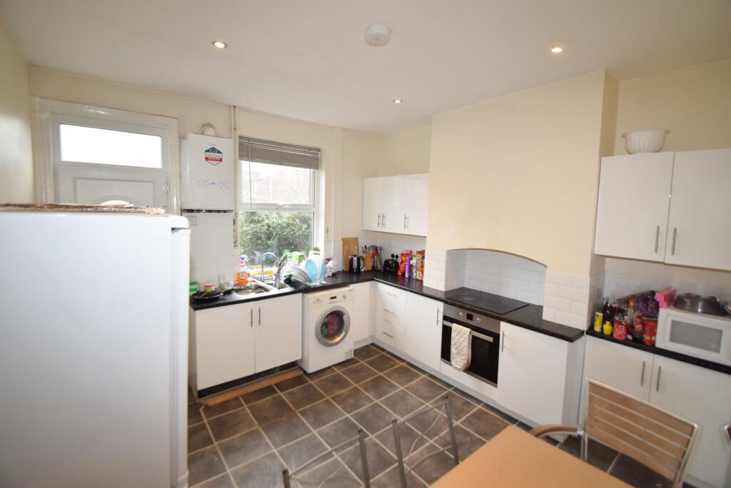 4 bed House Share for rent in Long Line. From Dove Properties - Sheffield